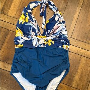 Cupshe One Piece Swimsuit in Navy and Yellow Floral